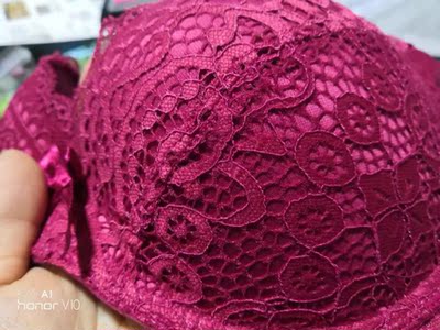 之前在广州那边买这个牌子文胸好穿舒服，这次双十一在入手一件。以后会常买这家店铺内衣。好穿舒服点赞