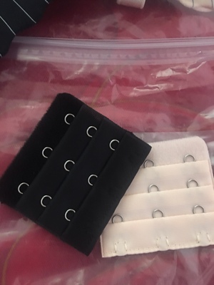 买了肤色和黑色两件，夏天都好搭衣服的。已经下水洗过了不褪色，试了下尺码标准，无钢圈的穿着舒适度很好！还要谢谢卖家送的两个延长扣！