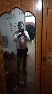 衣服收到了，喜欢，穿上很合身。