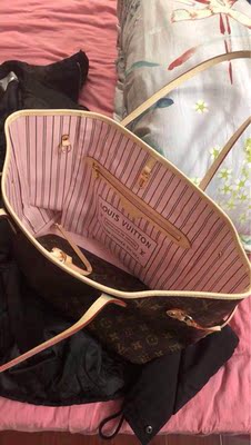 包包收到了皮质很好很百搭，空间够大实用