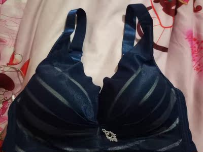 宝贝很好，谢谢商家给的建议，我可不是托哟！因为本人对这个不是很懂，经过商家的耐心解答，自己也学会了咋样选择内衣了，非常感谢商家，亲们喜欢的马上下单吧！不要犹豫哟