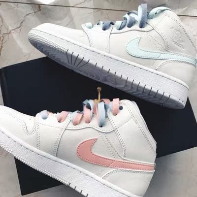 特别赞，特别赞，，，，良心卖家，这么快就收到鞋子了，质量比想象中好，给5星哦。。。