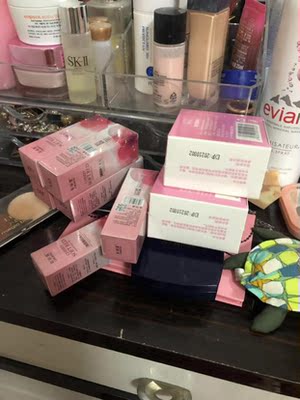 朋友用过这款产品，我自己也拿她的试过几次，感觉也还不错就买了，使用起来很温和，还没出现过敏现象，会坚持使用的