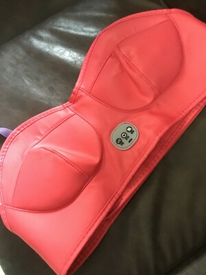 使用方便，我也是每天坚持使用，每天用1-2次，很舒服，超级开心，推荐闺蜜购买了。效果很好 材质贴合胸部很舒服，按摩护理还不错，不同的程序带来的震感也不同，能充分刺激到乳房穴位，按摩疏通筋络