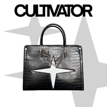 Cultivator originally created the European and American simple atmospheric tide small cross cracked crocodile pattern diagonate shoulder handbag black