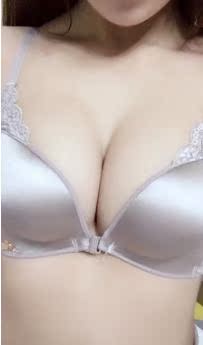 很好的丰胸产品，纯天然萃取，温和无刺激，味道也很好，用它皮肤感觉很滋润，吸收特别快，不油腻，感觉丰满很多