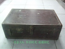 Republic of China old suitcase Old Shanghai wooden box Surface bag cowhide box Film and television bar clothing store window display as props