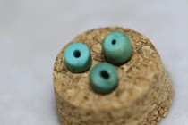 The original mine of the Qing medium-term Tibetan area does not optimize the old pine stone with the shape of the small drum bead