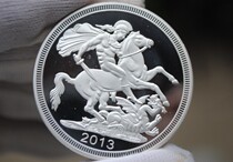 Medallion Silver-Plated 2013 Horse Sword UK Great Britain and Northern Ireland United Nations about 40mm