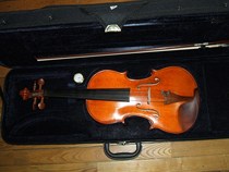 A solo violin made from old materials from the past 20 years (44)