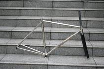 Temptation of titanium-plated brushed TSUNAMI Renault 520 Road steel frame re-arrival with carbon fiber fork