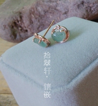 18K Rose Gold Emerald Swan ear with a fine link with a diagram