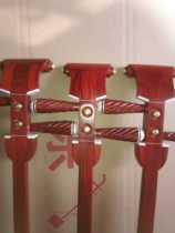 The fall of the piano pole falls in the red sandalwood pole