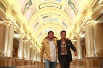 Wuhan Optics Valley Zhongying Tianhe Giant Curtain Free Man Baifanghui Optics Valley Pedestrian Street CGV Film City Tickets