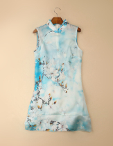 The beautiful light blue and white magnolia digital spray-painted silk Eugen satin summer new sleeveless vest can be used as sleeves