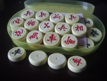 Solid plastic Chinese chess plastic yellow chess pieces training for chess students and childrens trumpet chess