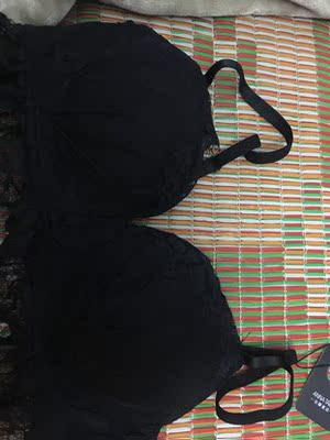 内衣很好看,也很舒服,买了很多件,熟客,回头率百分百,很多款性感又好穿。 内衣很好看,也很舒服,买了很多件,熟客,回头率百分百,很多款性感又好穿。