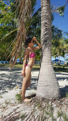 款式如果上下颜色可以混搭买估计更好看！ 就是不显胸，其他都好，特别是款式