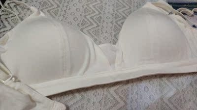 简单好看,穿起来很舒服,有点类似冰丝的肤感,很好,没有辜负我的期待 简单好看,穿起来很舒服,有点类似冰丝的肤感,很好,没有辜负我的期待