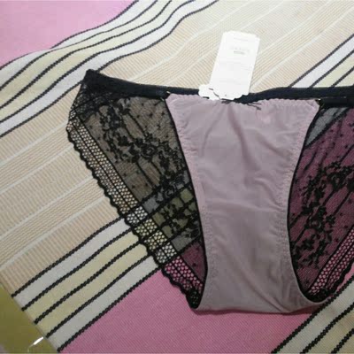 很性感,材质和想象的不一样。看见实物有些贵,还没穿,穿穿看看吧。 很性感,材质和想象的不一样。看见实物有些贵,还没穿,穿穿看看吧。