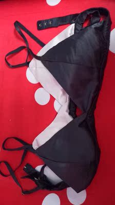 这内衣还算不错的，穿v领的裙子或上衣都看不到内衣，唯一不足的是胸小的人穿了跟没胸一样，炒鸡尴尬。还是觉得要加厚胸垫的那种比较好。胸小的妹子谨慎买吖。反正我是觉得不怎么喜欢