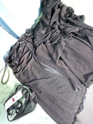 衣服太棒了  质量物超所值  网沙特别柔软  洋气  性感  自己都不相信是20多的二件套  还一条丁字裤  喜欢😍喜欢喜欢的不得了  本人170高140斤L码太合适了  比我再胖20斤也能穿   就是本人个高感觉稍稍短了一点  再长一点就更完美了  还会再来的哈  有图给大家分享一下