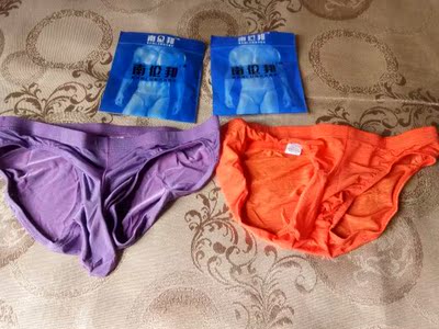 宝贝不错，颜色虽然没有说的那么鲜艳。毕竟男士的嘛。独立包装。好评！