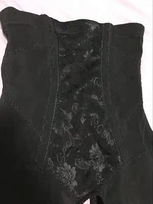 美体裤穿着不勒，透气好，发了可以看细节图，蕾丝裤腿边，不会卷边，重点是开档设计很满意，穿着不会有不适感，而且透气，本人身高170cm. 体重120斤，穿的L，给大家参考。祝店家生意兴隆！