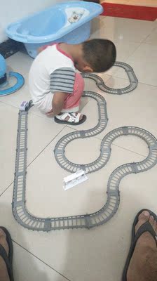 儿子很喜欢,车跑的也快 儿子很喜欢,车跑的也快