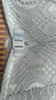 这个内衣真的好喜欢，特别是颜色啊，大满足，而且质量也不错，希望穿的舒服