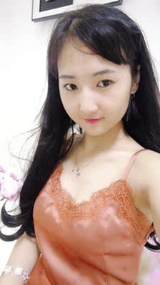 东西收到好几天了，一直都很忙，所以今天才来评价，物流很给力。卖家态度很好，包装很完整。手感柔软，感觉很上档次。真的很粘，不用担心使用中会掉下来了，并且戴上也很舒服，说明书讲解很到位，聚拢的效果还是很明显的，搭配起来很漂亮，线条很美。很赞哈哈。拍照用的，主要是效果好还不掉，东西物超所值！客服服务态度很好，表扬下