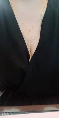 链子做工很精致，看上去挺漂亮的，配v 领衣服很好看，不错哦！很满意