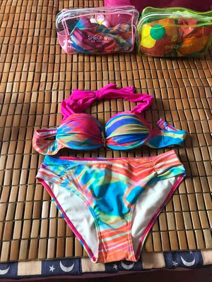 质量还不错，穿上颜色比较亮，总体不错。