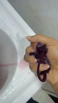 刚拆开包装一股子油漆味儿冲鼻而来&hellip;&hellip;刚刚拿去洗了，不知道晾干后会不会有味儿！内裤这种贴身衣物就不能买深色的，幸亏这浅色的不掉色，要不然真不能穿、款式看样子还不错，等晾干后闻会不会有味道、、、、、、V、、我希望能找到我的灵魂伴侣，与她/他共度此生。如果真有一天，我们实在不得已要分开，