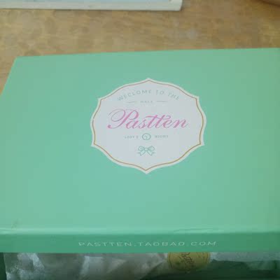 第一次购买管阿姨家的内衣 觉得包装很细致很好看~被圈粉了~咳咳说说内衣〃&forall;〃 来自一个163 89斤平胸的反馈 穿起来很合适大小正好 真的特别适合小胸 可以托住胸部〃&forall;〃 巨可爱又性感哈哈哈哈哈 内衣用材质也很舒服很软 内裤上的木耳边有点硬 但是不影响穿着 不扎人~