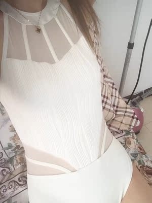 挺喜欢这款泳衣呢 版型挺好的 穿着显瘦 上身特别性感  面料蛮舒服呢 贴身穿不扎人 准备过段时间去海边玩穿呢 闺蜜看我穿喜欢的不得了呢