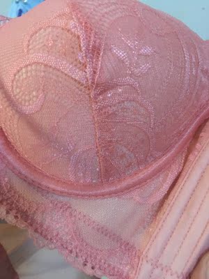 这一月共买了4件，黑色，肤色，水蓝，还有这个粉色，自己非常喜欢，控制不住还想买，真的太划算啦，客服态度很好，辛苦了，谢谢