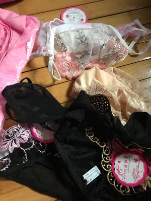 很喜欢，大爱，价格实惠，质量好，喜欢的朋友可以下手，送的睡裙很性感