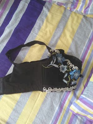 这是拿到的宝贝，跟图片一样的，版型不错！