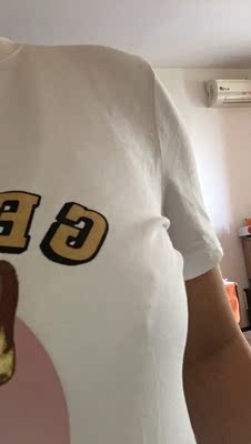 不知道怎么形容,衣服手洗后出现突点,原以为是自己的问题,可是调整后还是这个样子。伤心,150元一件衣服给到这个效果。 不知道怎么形容,衣服手洗后出现突点,原以为是自己的问题,可是调整后还是这个样子。伤心,150元一件衣服给到这个效果。