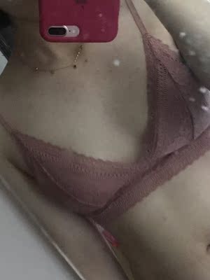 超舒服，存在感很低，不过不知道穿久了会不会变行失去弹力。以前在天猫淘宝上买东西，都是系统自动好评，花了有好多好多钱，后来才知道淘宝评论得积分可以涨淘气值时，才知道评论的重要性，所以以后无论买什么东西，我都先把这段话复制粘贴下来，然后再写宝贝评论，没错，评论80个字以上就可以获得50个积分。