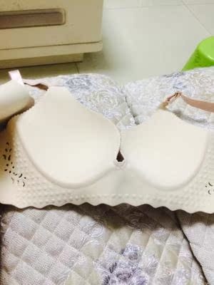 这么舒服的内衣决定再给妈妈买两件穿，真的像没穿一样，零束缚。包装非常小清新，而且包装这个纸盒子非常硬和厚实，海绵不厚也不薄刚刚好，太棒啦，经济实惠还很健康，会推荐给姐妹们，喜欢的小伙伴不要错过哦！