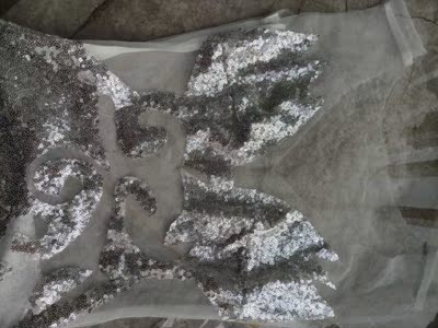 这款裙子完全可以把身材展现出来，性感。薄纱的，特好看。面料也舒适。质量没得说。太好看了