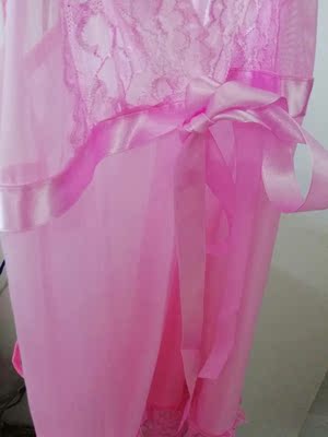 衣服收到了 本来还担心质量不怎么样 但是比想象中的还好，面料柔软 顺滑，款式很性感 穿的着很修身。客服 态度很好 推荐的码数大小也刚好，非常满意的一次购物