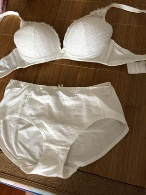 好仙气，配外白色蕾丝裙。仙女气。哇哈哈