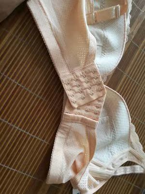 穿起来超级的舒服，像没有穿内衣一样舒适，料很亲肤，效果很好，主要是透气不闷热，穿上后背没有印，面料也很舒服一点也不紧，洗了不褪色也没发现变形，真的很喜欢！收副乳效果相当的不错。而且还可以大胸显小呢，质量不用说，非常好，也很舒服， 完美