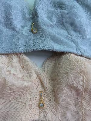 还挺好穿的，显小，无钢圈的相当舒服，比较划算的。还不错哦，值得购买。 我把这家衣衣推荐给其他人，都叫我帮他们买，买多更优惠，他们可开心了，相信下次还会让我帮忙买的。没想到这质量那么好，以后就关注你家了，太满意了