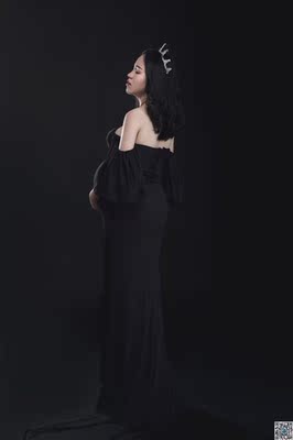 衣服质感不错，很有弹性，收到衣服第二天就穿去拍孕照了。效果还不错！好评！