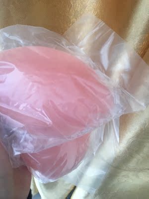 买过好几款隐形胸罩，这款是最棒的，感觉好有创意，好喜欢，准备买来结婚的时候用来穿的，感觉非常棒，价格适合，买到这么好这么棒的，胸贴试了一下，粘度很强，外观很美，肤色的很好看，带子不会太硬很柔软，很服帖，穿起来很性感，非常满意，推荐给大家购买