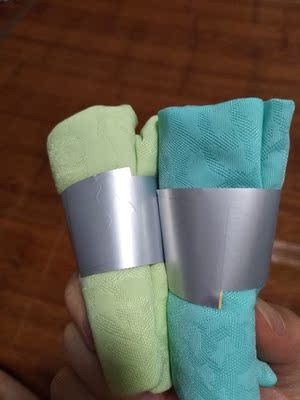 哈哈哈哈，摸起来好滑，厚度也刚好，不是那种很薄的，也没有很厚，反正很合适